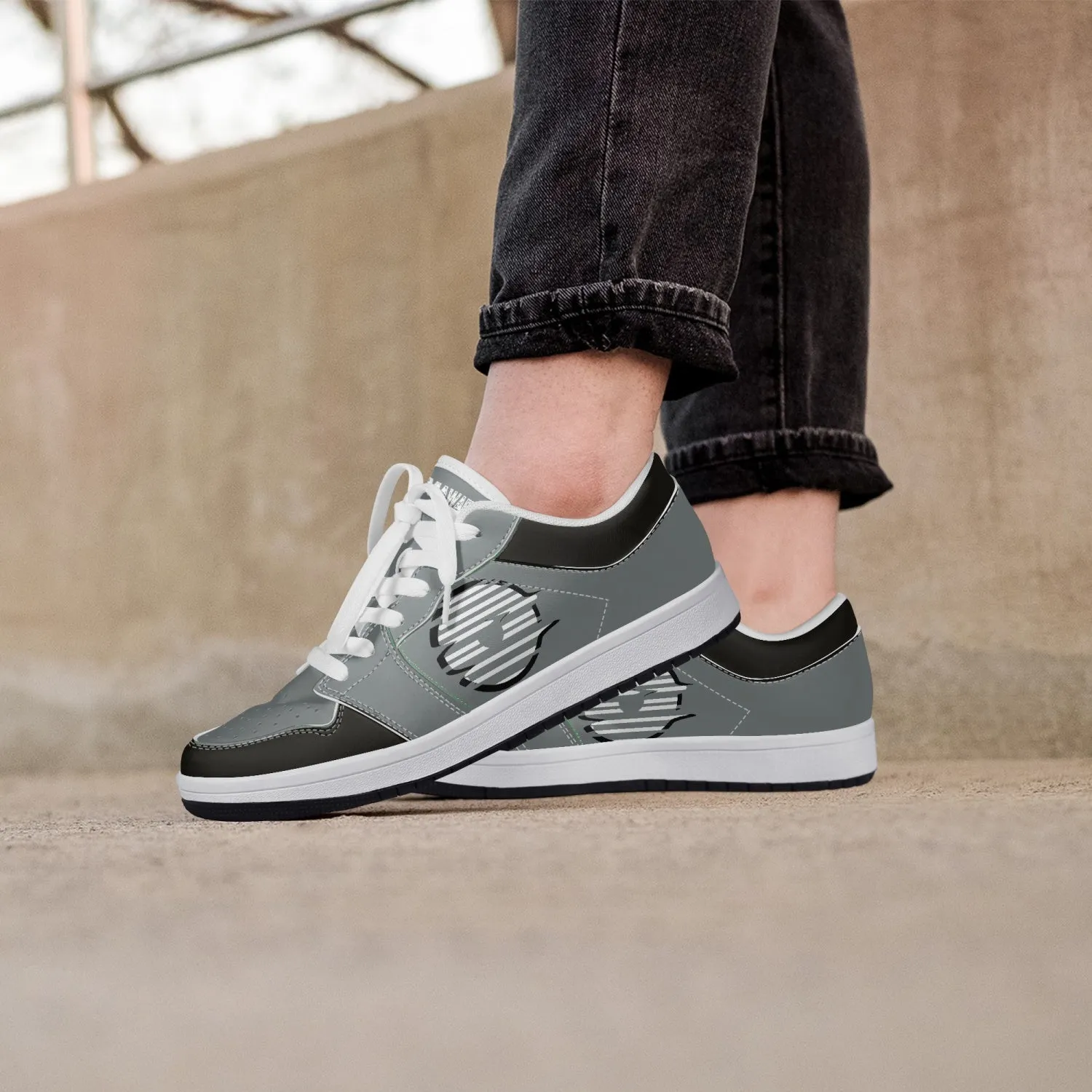 Low-Top Leather Gray Sneakers
