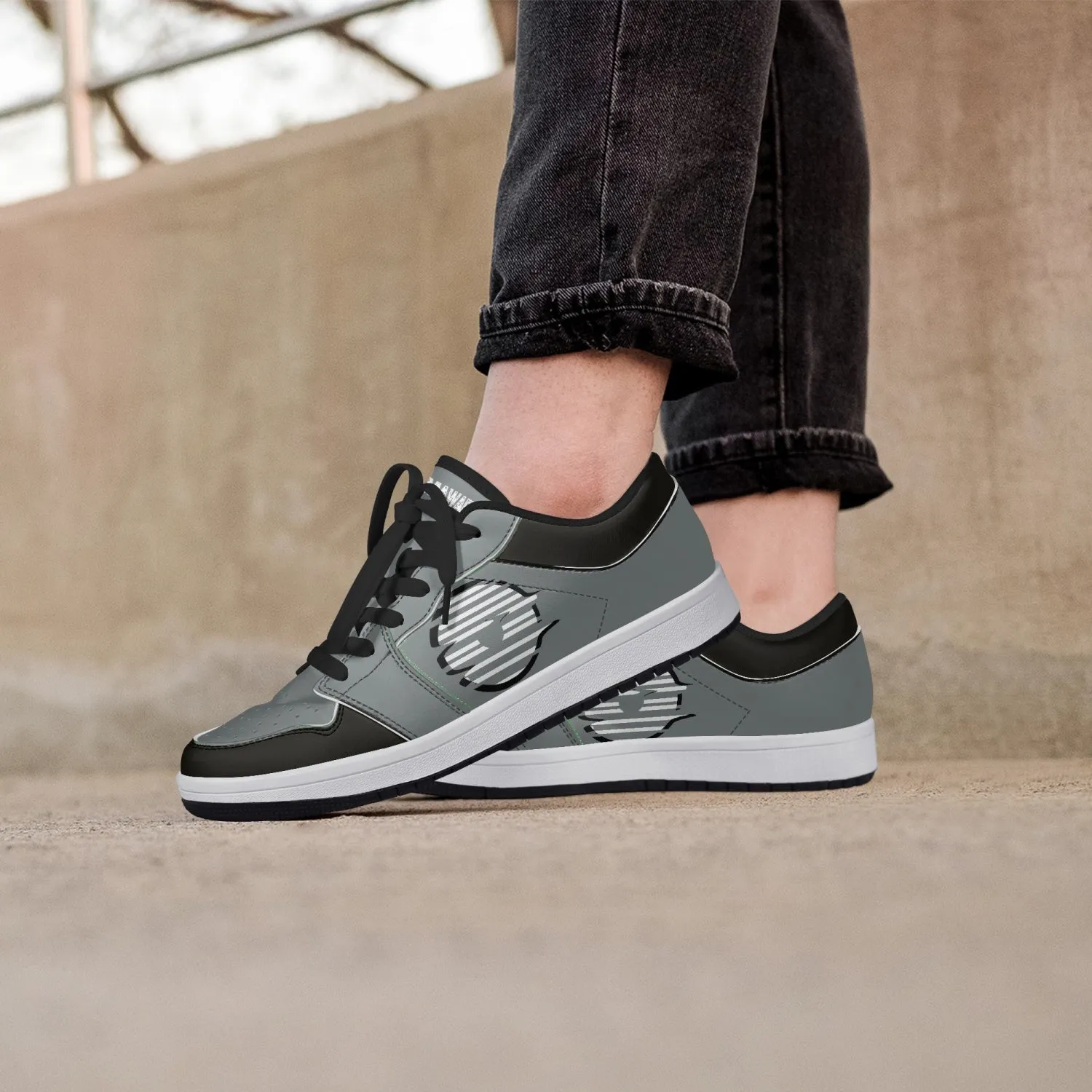 Low-Top Leather Gray Sneakers