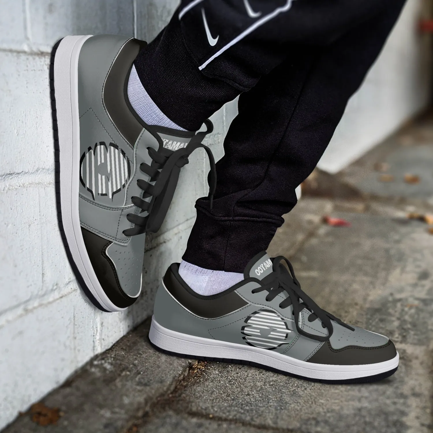 Low-Top Leather Gray Sneakers