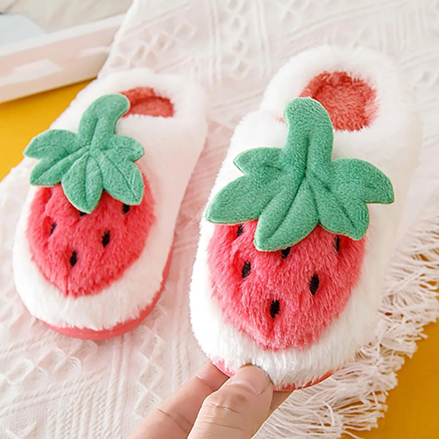 Sweet Strawberry Slippers for Toddler Kids Winter Cute ??ozy House Shoes Girl Boy Warm Fleece House Slippers