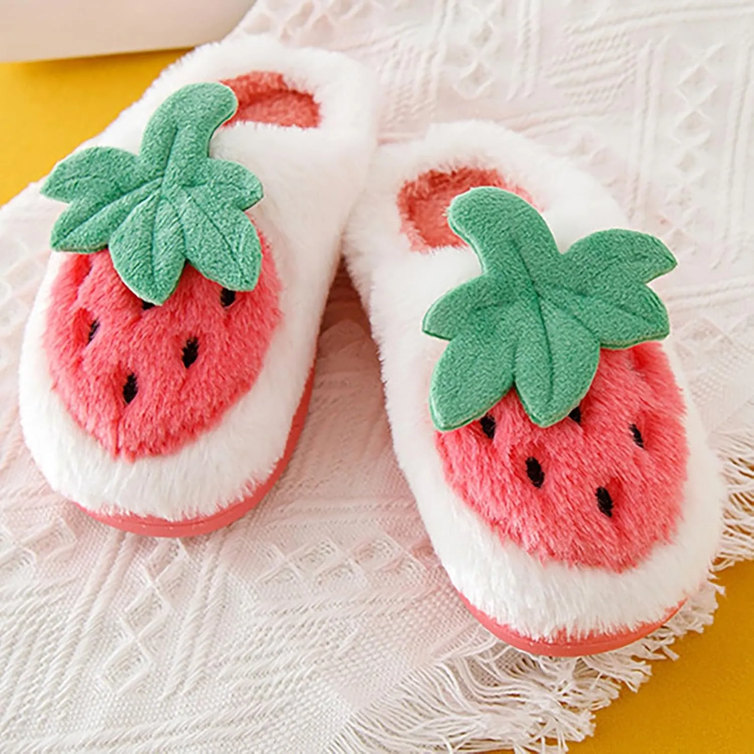 Sweet Strawberry Slippers for Toddler Kids Winter Cute ??ozy House Shoes Girl Boy Warm Fleece House Slippers